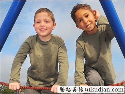 大千世界:雙胞胎膚色竟一黑一白