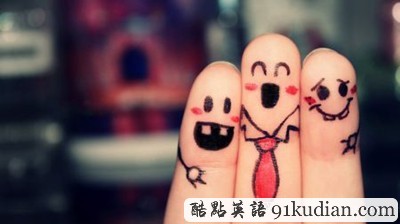 趣圖妙語:指間作畫手指也很有愛!