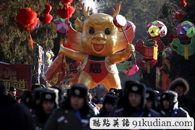 環(huán)球之旅:北京地壇廟會熱鬧非凡