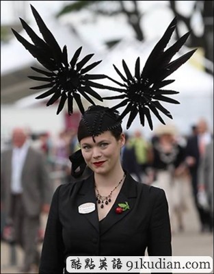 趣圖妙語:時尚大比拼 帽子也瘋狂