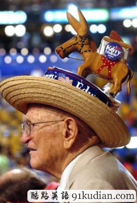 趣圖妙語:時(shí)尚大比拼 帽子也瘋狂