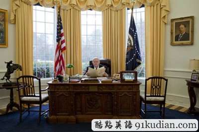 男子在家中自建總統(tǒng)辦公室