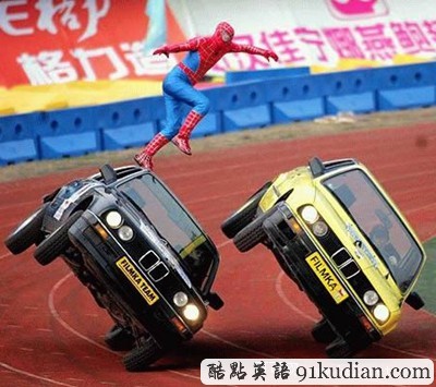 大千世界:現(xiàn)代超膽俠勇敢者游戲