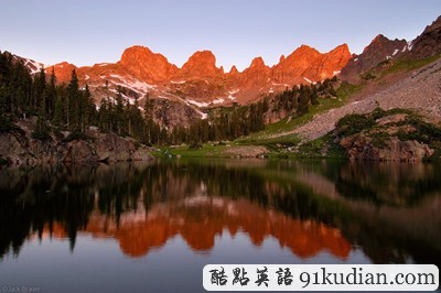 環(huán)球之旅:華麗的山脈倒影圖片欣賞