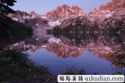 環(huán)球之旅:華麗的山脈倒影圖片欣賞