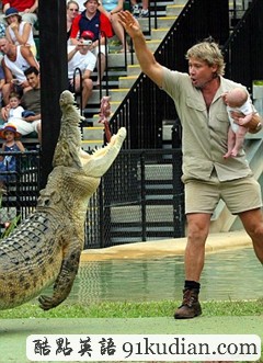 虎父無(wú)犬子:8歲男孩繼承父業(yè)飼養(yǎng)鱷魚